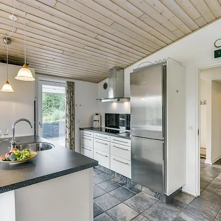 Sylvelin - 400m To The Fjord By Interhome