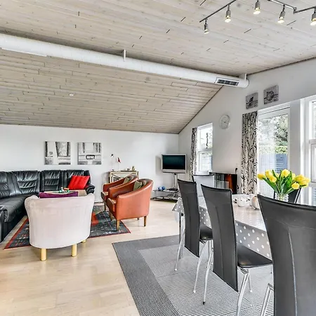 Sylvelin - 400m To The Fjord By Interhome Roslev