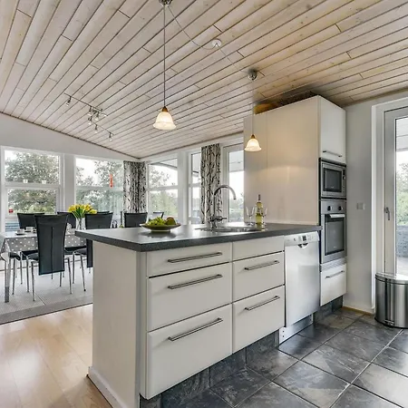 Semesterbostad Sylvelin - 400m To The Fjord By Interhome *